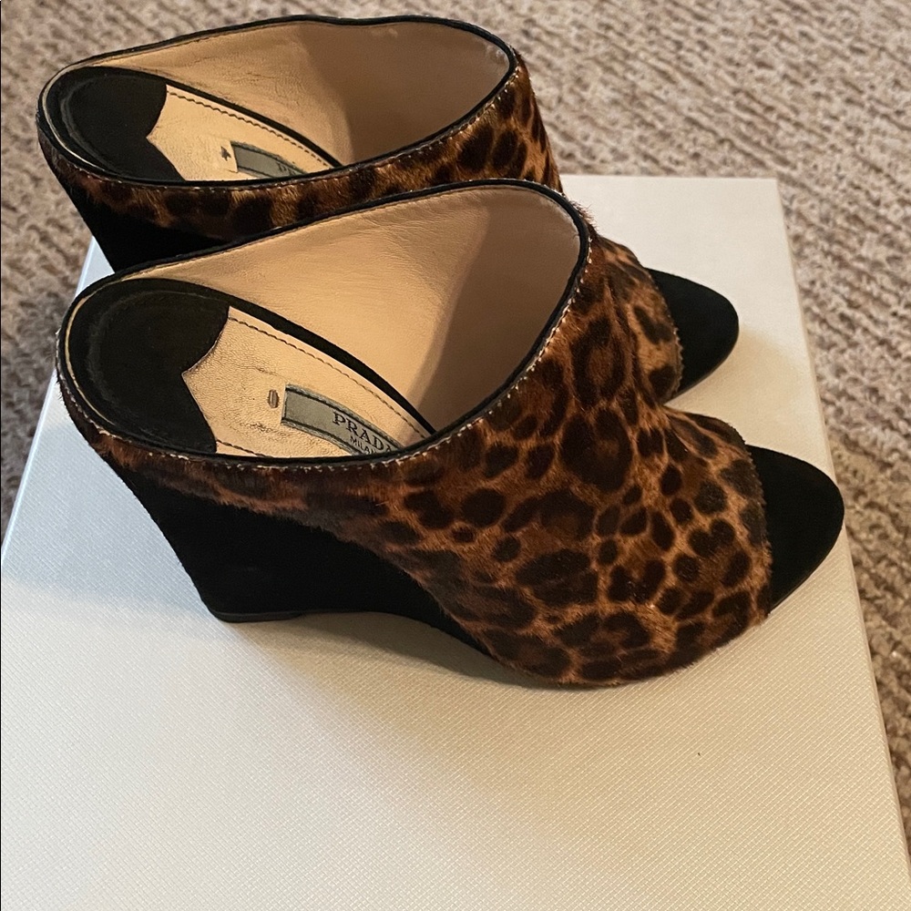 Prada Leopard Print Calf hair Peep toe Slide , Sz 6,5
Preowened . - Picture 2 of 4